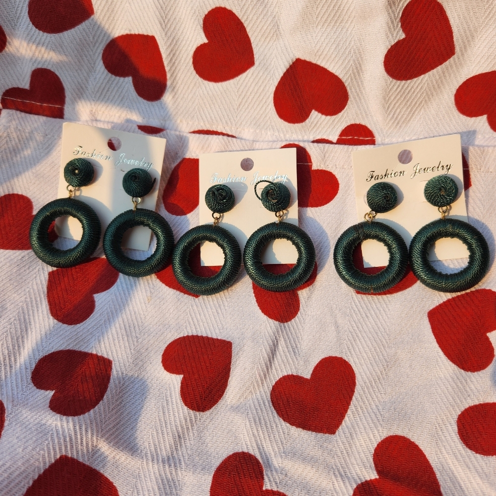 10/$20 ($1 3 Pairs of Green Threaded Earrings) *Z3